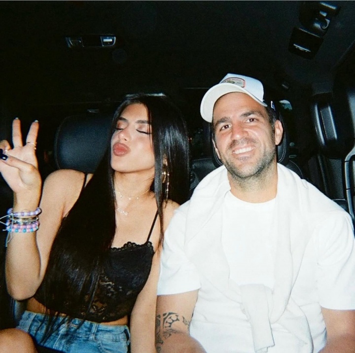 开云官方网址-仅差12岁❗38岁小法祝继女26岁生日快乐：完美诠释了榜样女儿