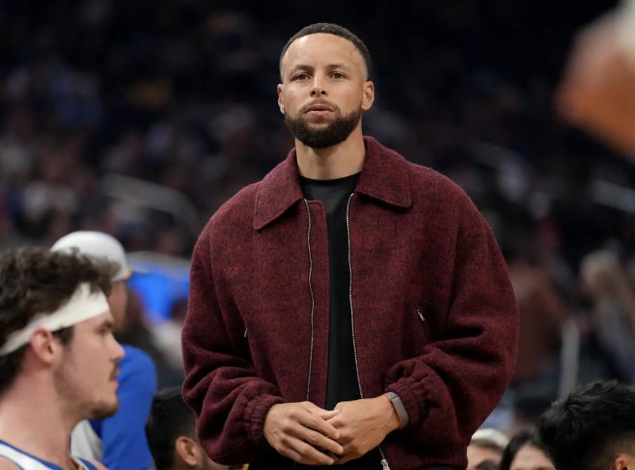 开云体育官网-库里：我现在依然沉浸在篮球的快乐中，短时间内不会考虑退役